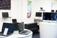Computer Shop Image in a City Editorial Stock Image - Image of agenda ...