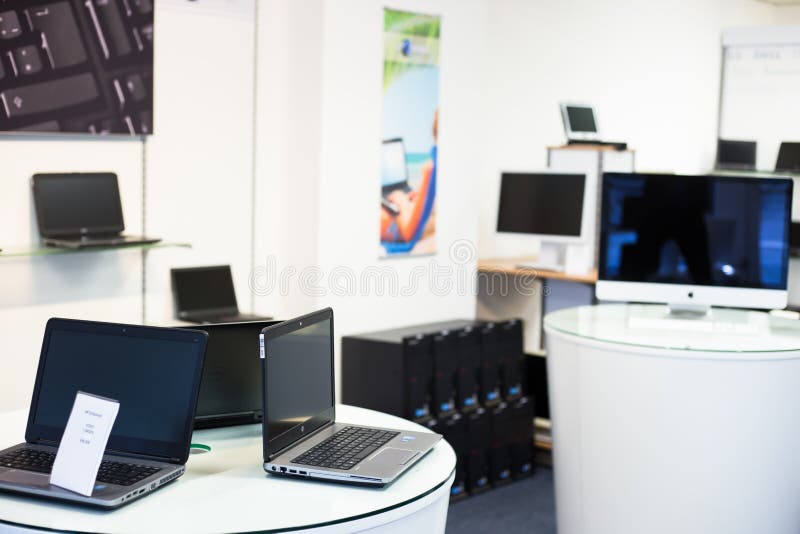 Computer Shop Image in a City Editorial Stock Image - Image of agenda ...