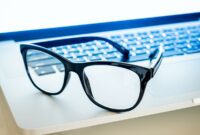 Glasses blocking strain