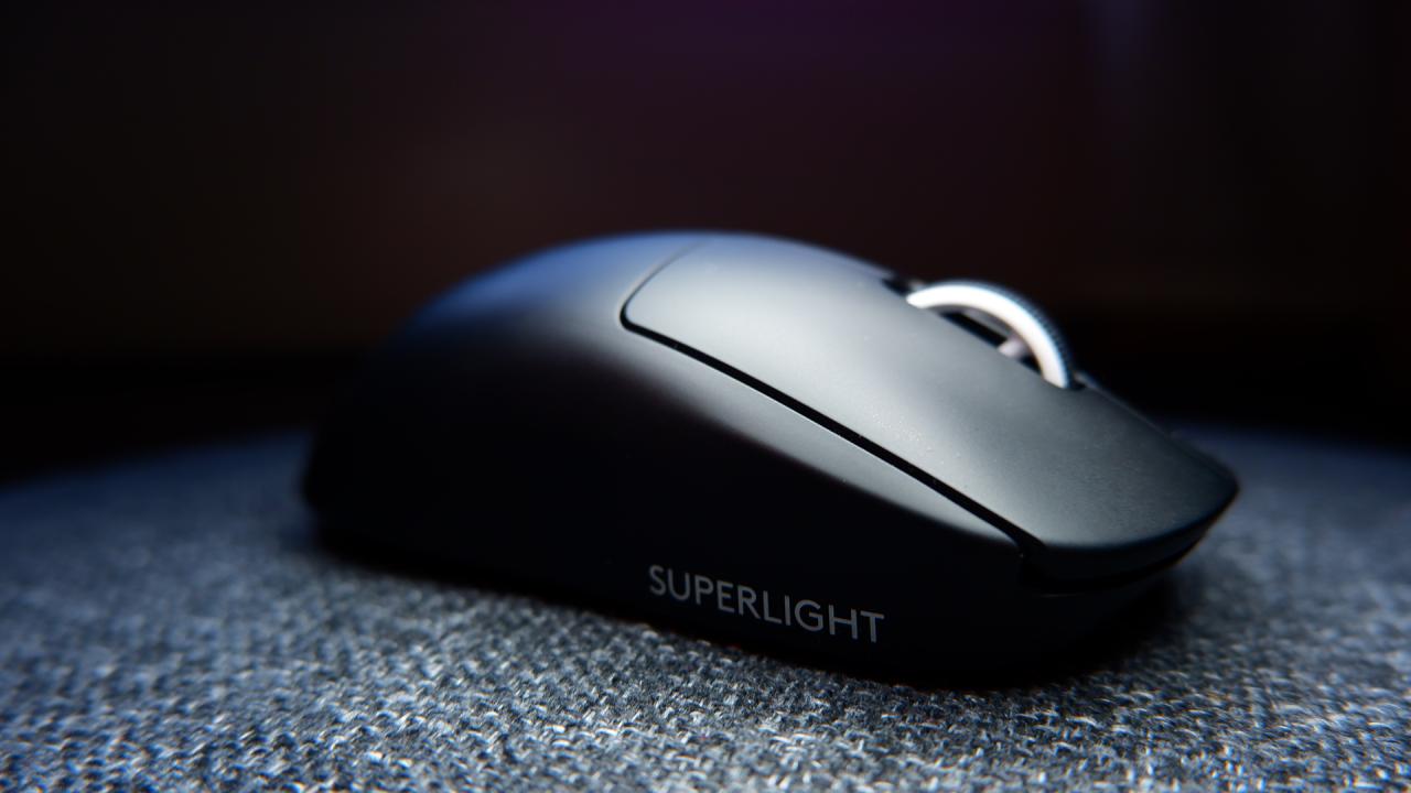 Logitech G PRO X SUPERLIGHT Wireless Gaming Mouse, Ultra-Lightweight, HERO 25K Sensor, 25,600 DPI, 5 Programmable Buttons, Long Battery Life, Compatible with PC / Mac - Black